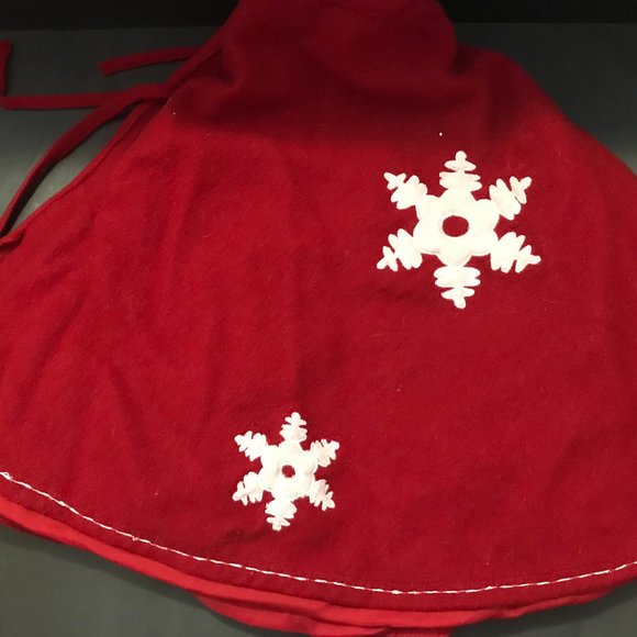 Red Christmas Tree skirt with snowflakes appliqué motif (fully lined) - Picture 6 of 8